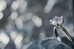 Blue Nile verkauft Verlobungsringe mit Labordiamanten