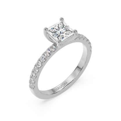SIGNATURE SOLITAIRE ring with pavé | Princess