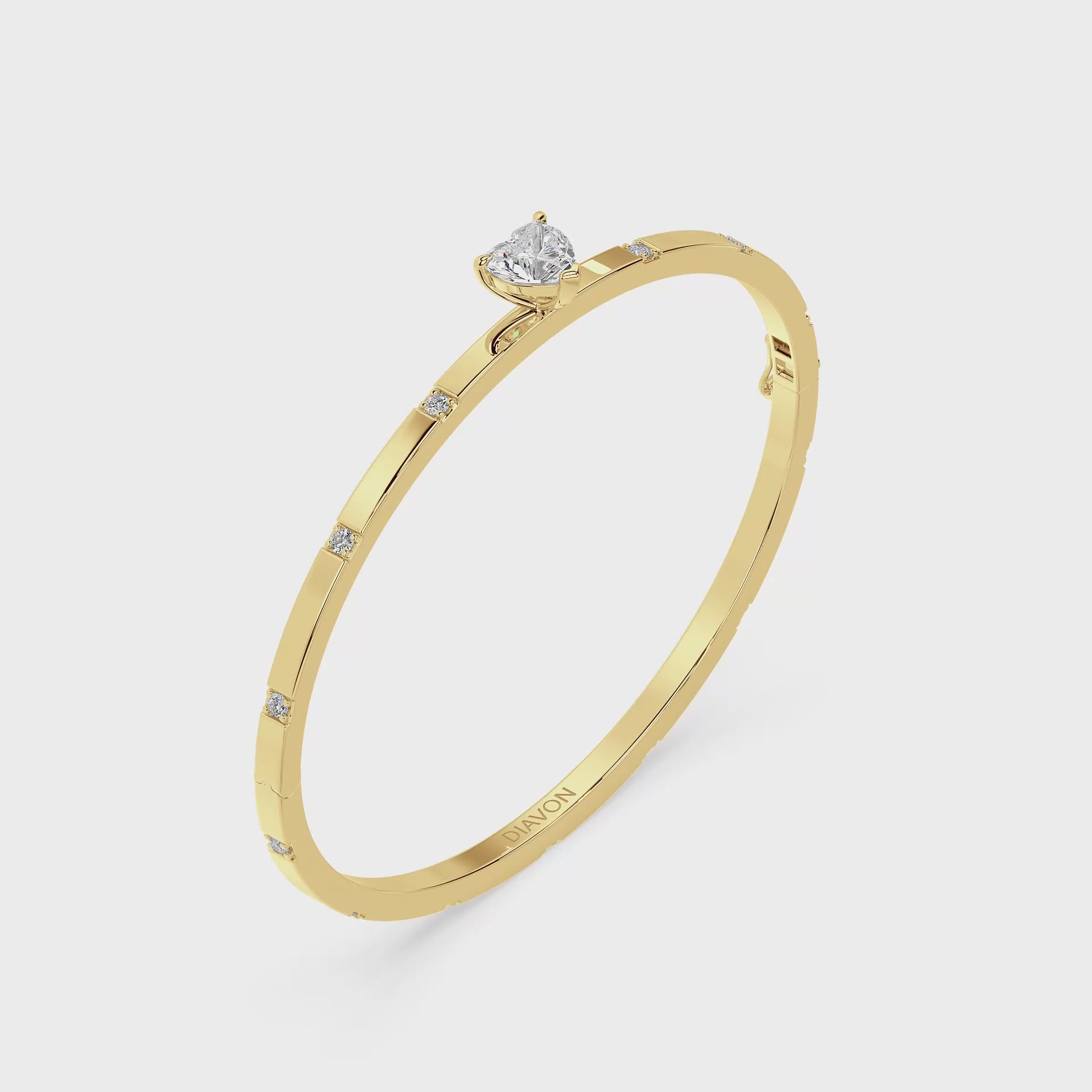 Load video: SIGNATURE SOLITAIRE BANGLE I ESSENTIAL